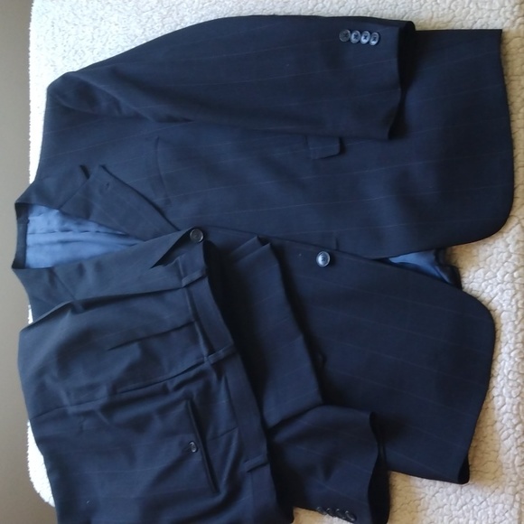 Hart Schaffner Marx Navy Windowpane Wool Suit 42R (Made in the USA)